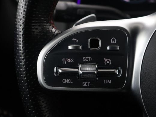 Mercedes-Benz GLB | Panoramadak | Memory | Leder/alcantara | Trekhaak | Cruise control | Stoelverwarming | Camera |... ActivLease financial lease