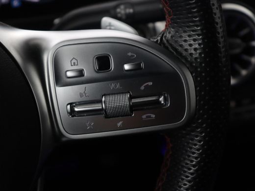 Mercedes-Benz GLB | Panoramadak | Memory | Leder/alcantara | Trekhaak | Cruise control | Stoelverwarming | Camera |... ActivLease financial lease