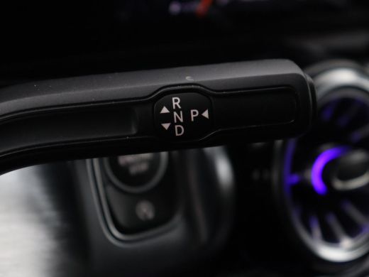 Mercedes-Benz GLB | Panoramadak | Memory | Leder/alcantara | Trekhaak | Cruise control | Stoelverwarming | Camera |... ActivLease financial lease