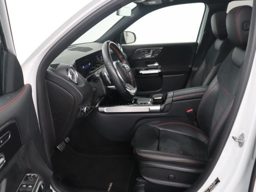 Mercedes-Benz GLB | Panoramadak | Memory | Leder/alcantara | Trekhaak | Cruise control | Stoelverwarming | Camera |... ActivLease financial lease