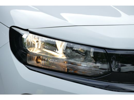 Opel Combo 1.5 DIESEL 100PK L1H1 / CARPLAY / BETIMMERING / KEYLESS / 3-ZITS / NAVI / AIRCO / LED / PDC / BLU... ActivLease financial lease