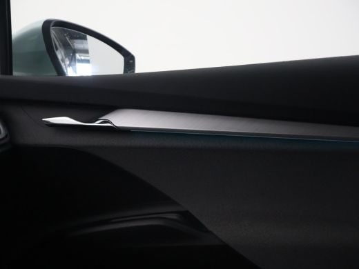 Skoda Enyaq iV 60 + SFEERVERLICHTING | APPLE CARPLAY | ANDROID AUTO | DAB ActivLease financial lease