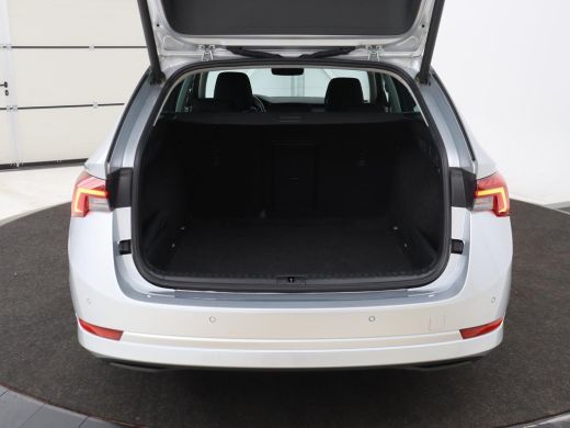 Skoda Octavia 1.0 TSI Business Edition | Carplay | Sfeerverlichting | Full LED | Navigatie | Parkeerhulp | Clim... ActivLease financial lease