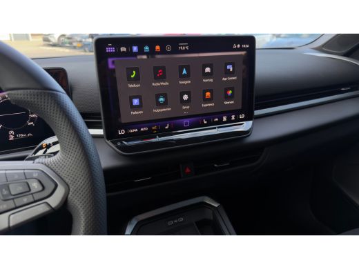 Volkswagen T-Roc 1.5 eTsi R-Line First Edition DSG | Panorama Dak | Camera | Apple Carplay | ActivLease financial lease