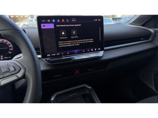 Volkswagen T-Roc 1.5 eTsi R-Line First Edition DSG | Panorama Dak | Camera | Apple Carplay | ActivLease financial lease