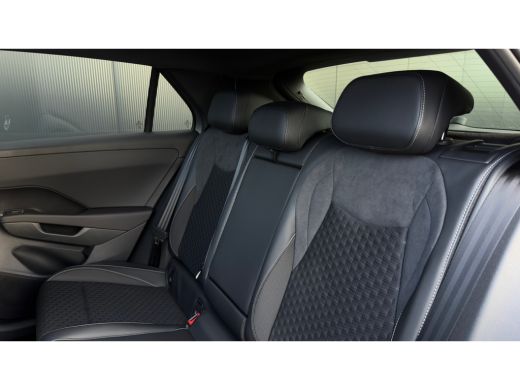 Volkswagen T-Roc 1.5 eTsi R-Line First Edition DSG | Panorama Dak | Camera | Apple Carplay | ActivLease financial lease