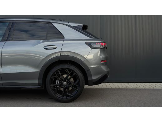 Volkswagen T-Roc 1.5 eTsi R-Line First Edition DSG | Panorama Dak | Camera | Apple Carplay | ActivLease financial lease
