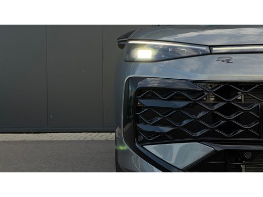 Volkswagen T-Roc 1.5 eTsi R-Line First Edition DSG | Panorama Dak | Camera | Apple Carplay | ActivLease financial lease