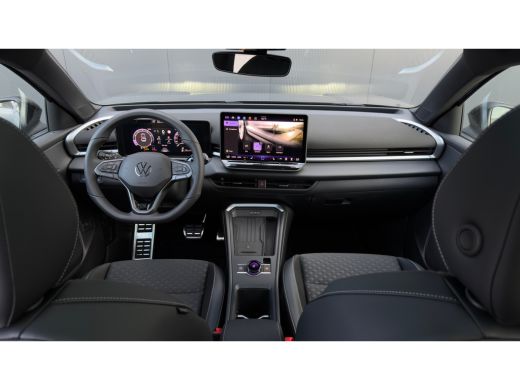 Volkswagen T-Roc 1.5 eTsi R-Line First Edition DSG | Panorama Dak | Camera | Apple Carplay | ActivLease financial lease