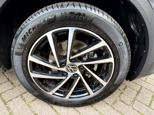 Volkswagen T-Roc 1.5 TSI Style Business Panoramadak, Stoelverwarming, App Connect ActivLease financial lease