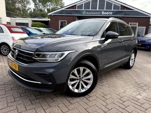 Volkswagen Tiguan 1.5 TSI Life Business Winterpakket, Trekhaak, Camera ActivLease financial lease