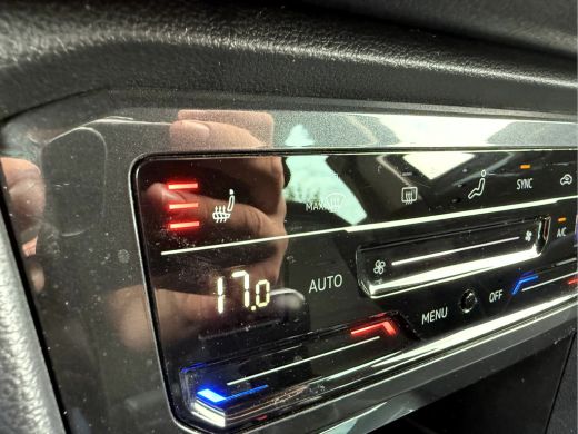 Volkswagen Tiguan 1.5 TSI Life Business Winterpakket, Trekhaak, Camera ActivLease financial lease
