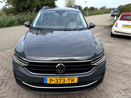 Volkswagen Tiguan 1.5 TSI Life Business Winterpakket, Trekhaak, Camera ActivLease financial lease