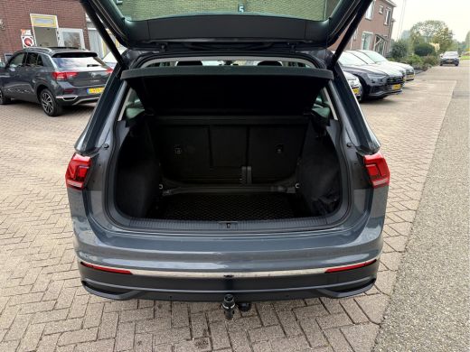 Volkswagen Tiguan 1.5 TSI Life Business Winterpakket, Trekhaak, Camera ActivLease financial lease
