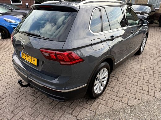 Volkswagen Tiguan 1.5 TSI Life Business Winterpakket, Trekhaak, Camera ActivLease financial lease