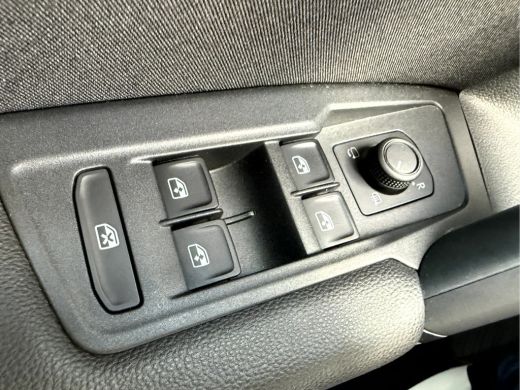 Volkswagen Tiguan 1.5 TSI Life Business Winterpakket, Trekhaak, Camera ActivLease financial lease