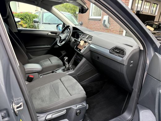 Volkswagen Tiguan 1.5 TSI Life Business Winterpakket, Trekhaak, Camera ActivLease financial lease