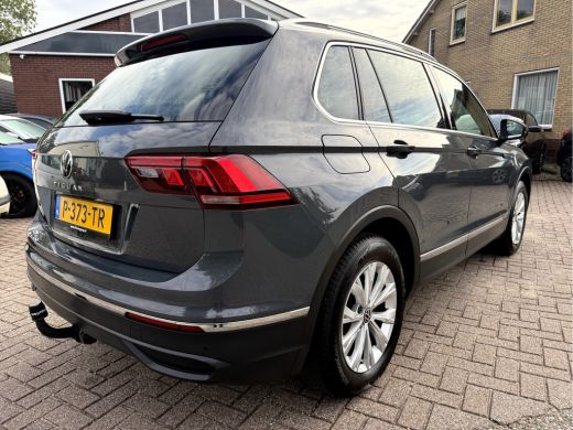Volkswagen Tiguan 1.5 TSI Life Business Winterpakket, Trekhaak, Camera ActivLease financial lease