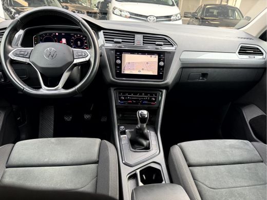Volkswagen Tiguan 1.5 TSI Life Business Winterpakket, Trekhaak, Camera ActivLease financial lease