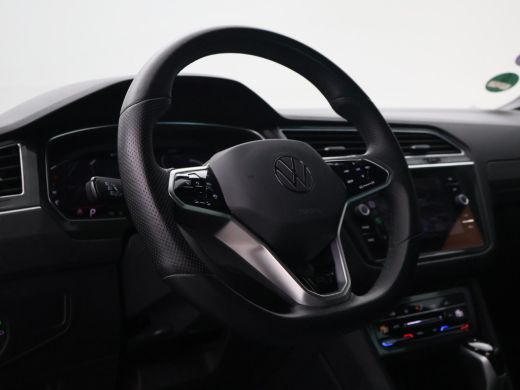 Volkswagen Tiguan 1.5 TSI R-LINE + VIRTUAL COCKPIT | ADAPTIVE CRUISE | 19 INCH ActivLease financial lease