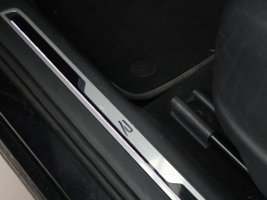 Volkswagen Tiguan 1.5 TSI R-LINE + VIRTUAL COCKPIT | ADAPTIVE CRUISE | 19 INCH ActivLease financial lease