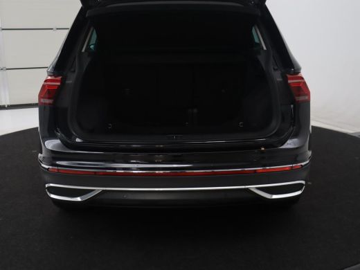 Volkswagen Tiguan | Panoramadak | Adaptive cruise | Stuur/stoel verwarming | Stoelmassage | Camera | Park assist | ... ActivLease financial lease