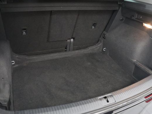 Volkswagen Tiguan | Panoramadak | Adaptive cruise | Stuur/stoel verwarming | Stoelmassage | Camera | Park assist | ... ActivLease financial lease