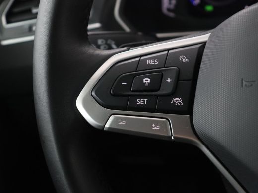 Volkswagen Tiguan | Panoramadak | Adaptive cruise | Stuur/stoel verwarming | Stoelmassage | Camera | Park assist | ... ActivLease financial lease