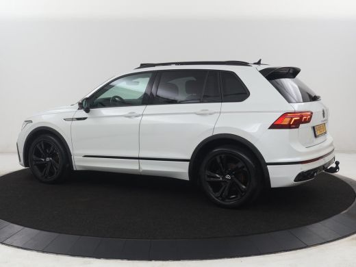 Volkswagen Tiguan | R-line | Panoramadak | Leder | Trekhaak | Adaptive cruise | Head-up | 360 camera | Park assist ... ActivLease financial lease