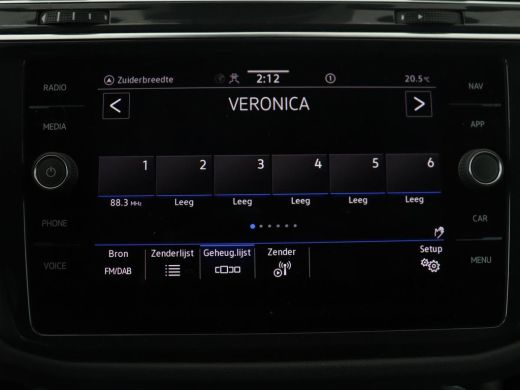 Volkswagen Tiguan | R-line | Panoramadak | Leder | Trekhaak | Adaptive cruise | Head-up | 360 camera | Park assist ... ActivLease financial lease