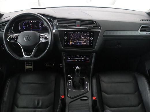 Volkswagen Tiguan | R-line | Panoramadak | Leder | Trekhaak | Adaptive cruise | Head-up | 360 camera | Park assist ... ActivLease financial lease