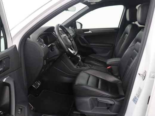 Volkswagen Tiguan | R-line | Panoramadak | Leder | Trekhaak | Adaptive cruise | Head-up | 360 camera | Park assist ... ActivLease financial lease