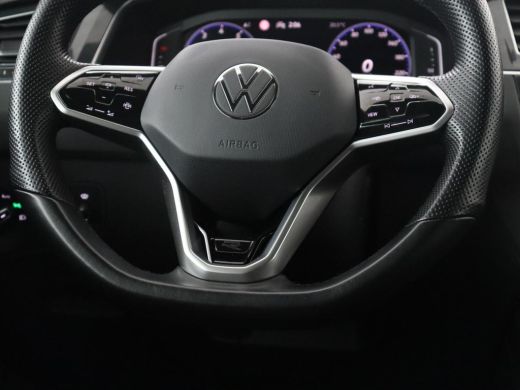 Volkswagen Tiguan | R-line | Panoramadak | Leder | Trekhaak | Adaptive cruise | Head-up | 360 camera | Park assist ... ActivLease financial lease