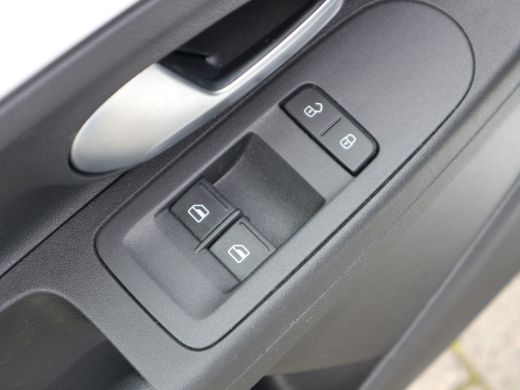 Volkswagen up! 1.0 EXECUTIVE CLIMA CAMERA CRUISE CONTROL NL AUTO ActivLease financial lease