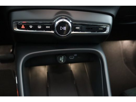 Volvo  EX40 Single Motor Extended Range Ultra Europa 82 kWh | Snel Beschikbaar | Panoramadak | 360&deg; Camera | ... ActivLease financial lease