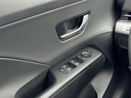 Hyundai Kona 1.6 GDI HEV Comfort Smart / Fabrieksgarantie tot 2-2030 / Stoel- & Stuurverwarming / Navigatie / ... ActivLease financial lease