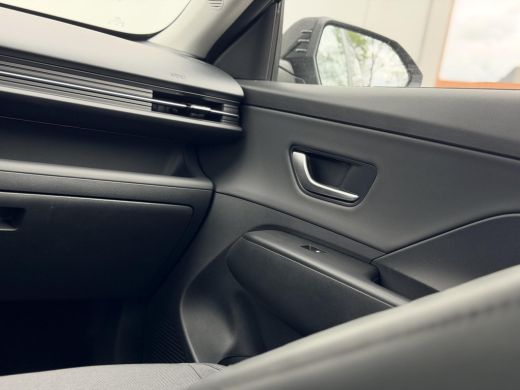 Hyundai Kona 1.6 GDI HEV Comfort Smart / Fabrieksgarantie tot 2-2030 / Stoel- & Stuurverwarming / Navigatie / ... ActivLease financial lease