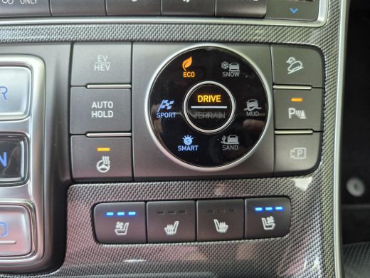 Hyundai Santa Fe 1.6 T-GDI PHEV Premium / AWD / Fabrieksgarantie tot 1/7/2027 / Dealer onderhouden  / EAER 58km / ... ActivLease financial lease