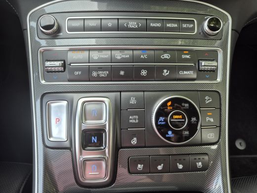 Hyundai Santa Fe 1.6 T-GDI PHEV Premium / AWD / Fabrieksgarantie tot 1/7/2027 / Dealer onderhouden  / EAER 58km / ... ActivLease financial lease