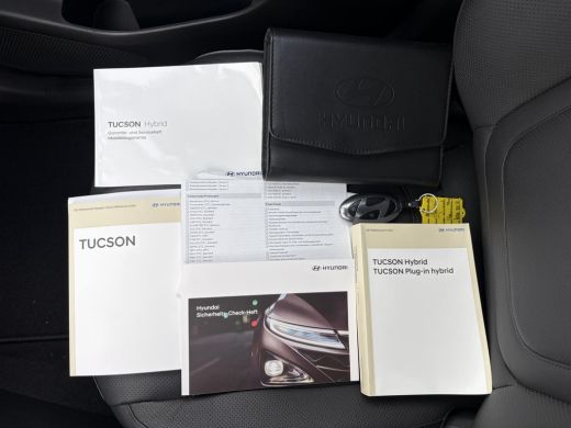 Hyundai Tucson 1.6 T-GDI PHEV Premium Sky 4WD /Accu SoH 100 % / Fabrieksgarantie tot 10-2029 / Panorama schuifda... ActivLease financial lease