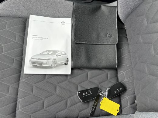 Volkswagen Golf Variant 1.5 TSI R-Line Edition / Airco / Stuur & Stoelverwarming / Adaptive cruise control / hill... ActivLease financial lease