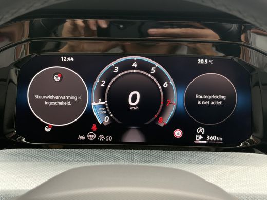 Volkswagen Golf Variant 1.5 TSI R-Line Edition / Airco / Stuur & Stoelverwarming / Adaptive cruise control / hill... ActivLease financial lease