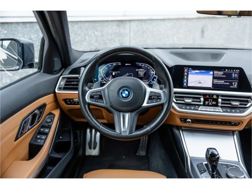 BMW 3 Serie M-Sport M-Sportstoel / HiFi / Camera / Maxton / 19inch ActivLease financial lease