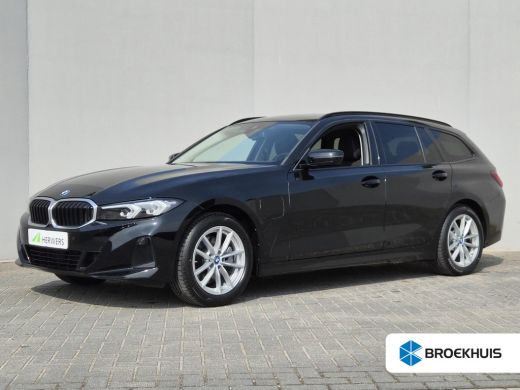 BMW 3 Serie Touring 330e / SOH 95% / Dealer onderhouden / 1.500 kg Elektr. trekhaak / EAER 60 km / Apple Carp... ActivLease financial lease