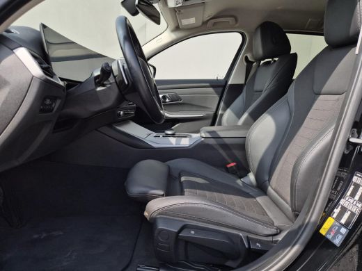BMW 3 Serie Touring 330e / SOH 95% / Dealer onderhouden / 1.500 kg Elektr. trekhaak / EAER 60 km / Apple Carp... ActivLease financial lease