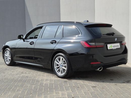 BMW 3 Serie Touring 330e / SOH 95% / Dealer onderhouden / 1.500 kg Elektr. trekhaak / EAER 60 km / Apple Carp... ActivLease financial lease
