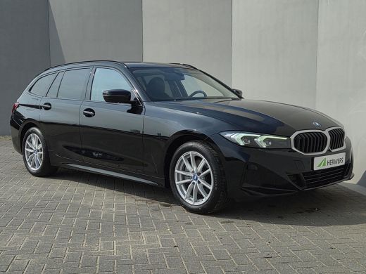 BMW 3 Serie Touring 330e / SOH 95% / Dealer onderhouden / 1.500 kg Elektr. trekhaak / EAER 60 km / Apple Carp... ActivLease financial lease