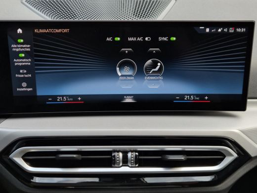 BMW 3 Serie Touring 330e / SOH 95% / Dealer onderhouden / 1.500 kg Elektr. trekhaak / EAER 60 km / Apple Carp... ActivLease financial lease