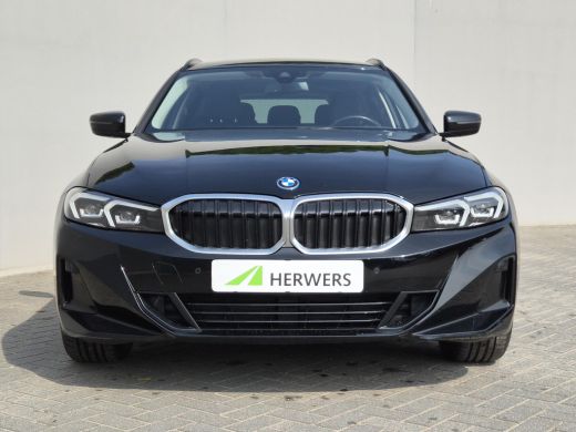 BMW 3 Serie Touring 330e / SOH 95% / Dealer onderhouden / 1.500 kg Elektr. trekhaak / EAER 60 km / Apple Carp... ActivLease financial lease