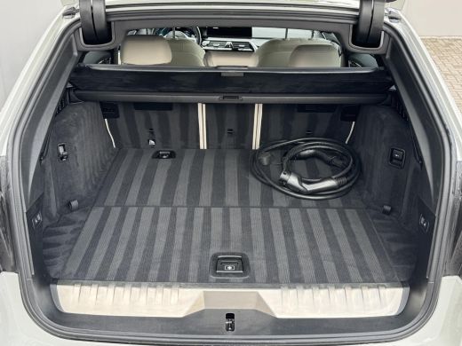 BMW 5 Serie Touring 530e High Executive INDIVIDUAL / Dealer Onderhouden / Harman Kardon / 1.700 kg Trekgewich... ActivLease financial lease